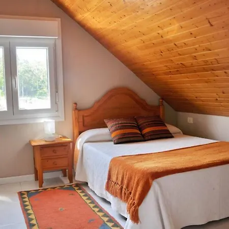 Casa En Con Jardin Y Vistas A La Ria. Holiday home O Grove